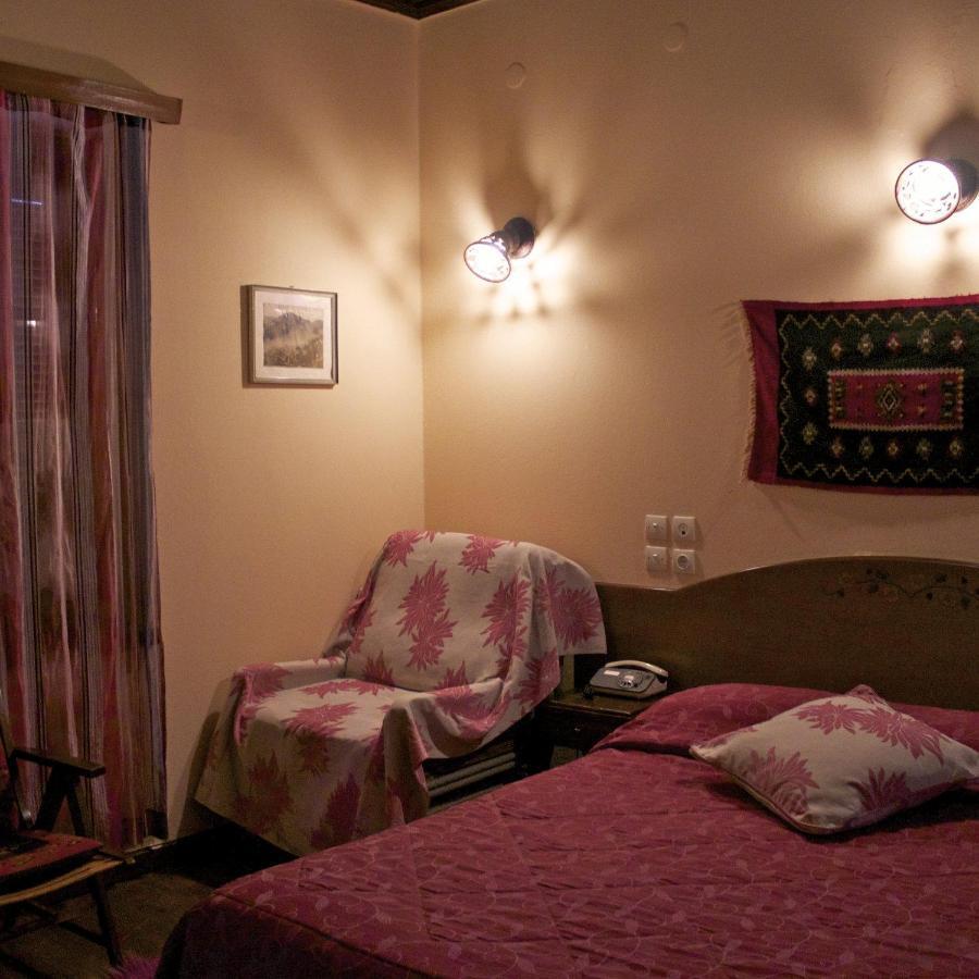 Hotel Galaxias Мецово Номер фото